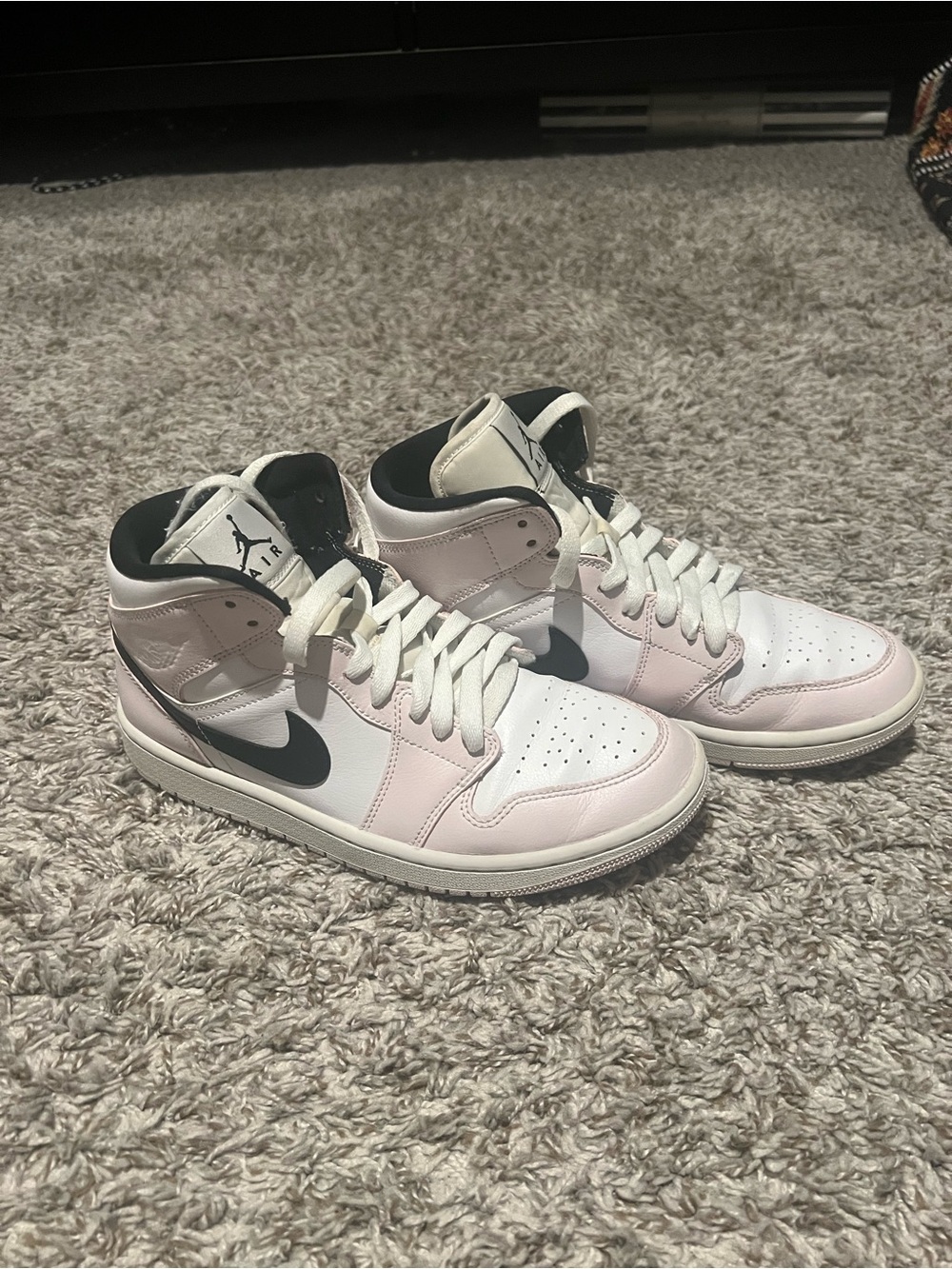 (WMNS) Air Jordan 1 Mid 'Barely Rose'
